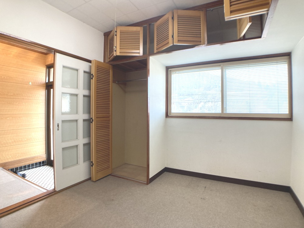 室蘭市小橋内町2丁目3-16　中古住宅の洋室
