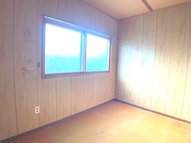 室蘭市小橋内町2丁目3-16　中古住宅の洋室