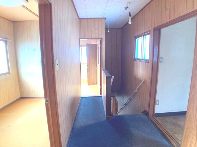 室蘭市小橋内町2丁目3-16　中古住宅の洋室
