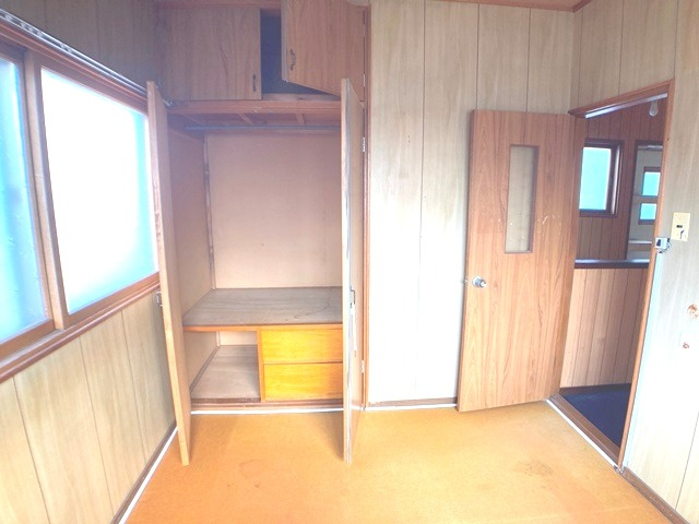 室蘭市小橋内町2丁目3-16　中古住宅の洋室