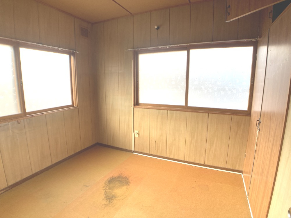 室蘭市小橋内町2丁目3-16　中古住宅の洋室