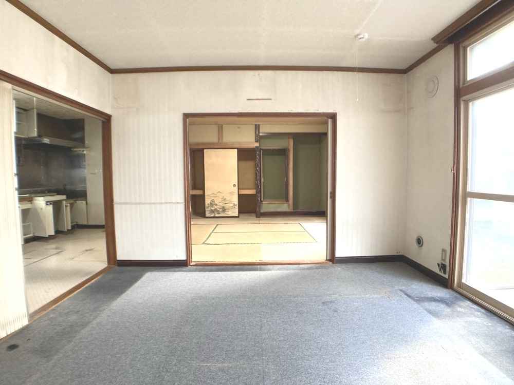 室蘭市小橋内町2丁目3-16　中古住宅の居間・リビング
