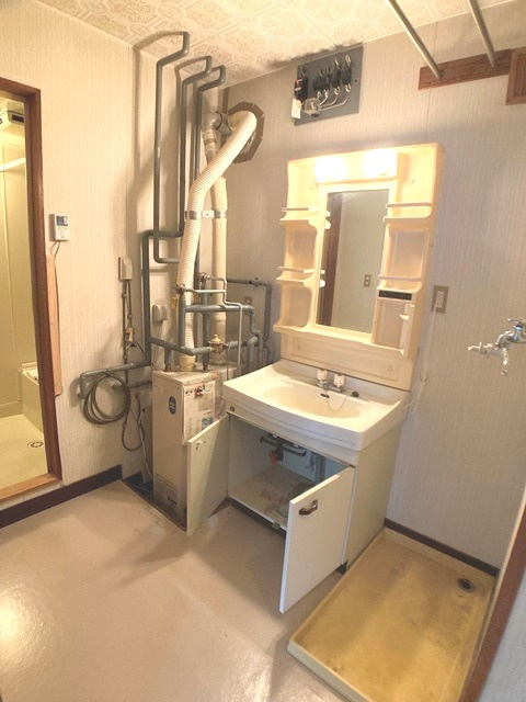 室蘭市小橋内町2丁目3-16　中古住宅の浴室