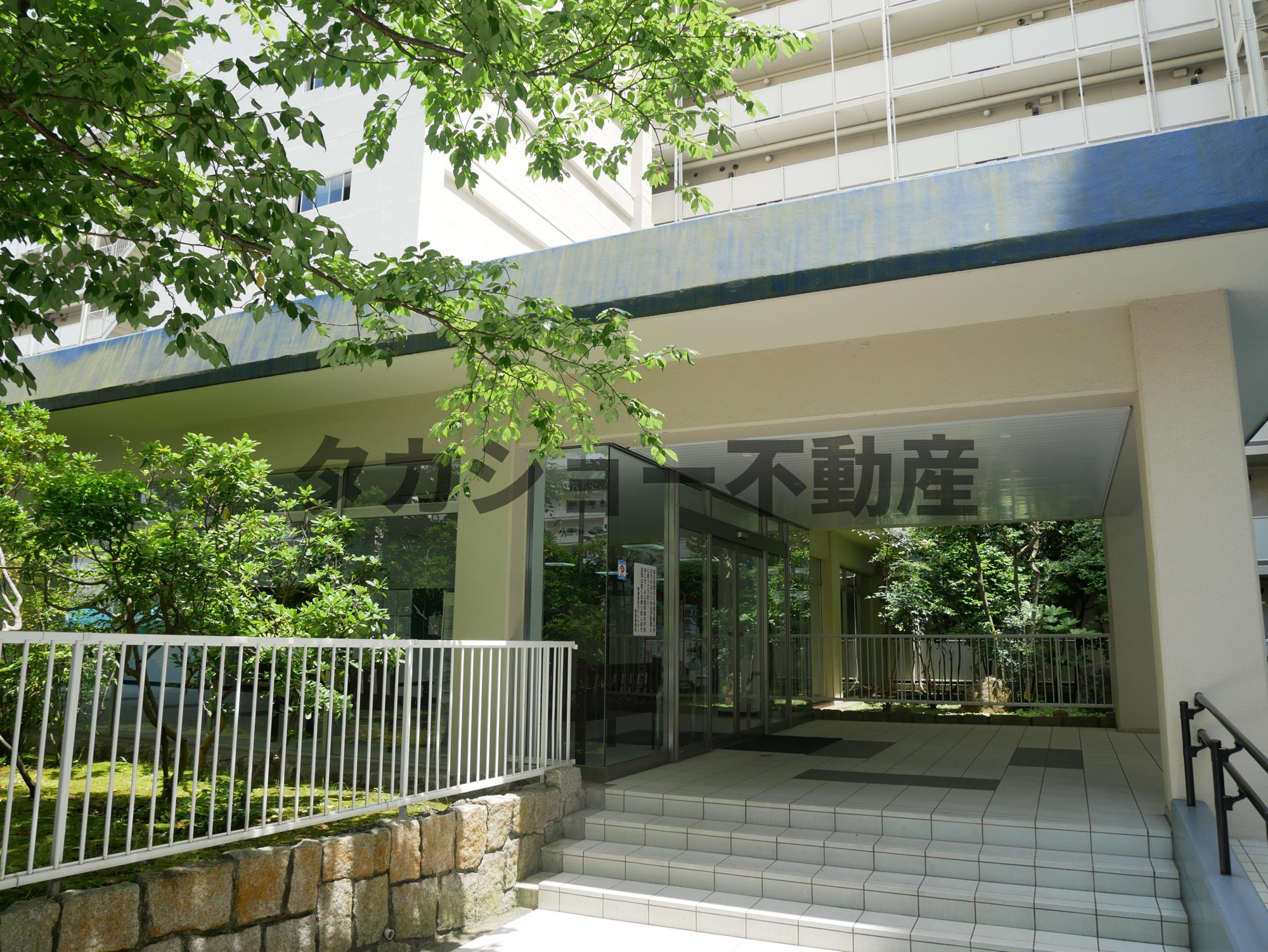東建検見川マンションB棟のエントランス|毎日通るエントランスはこのようになっています