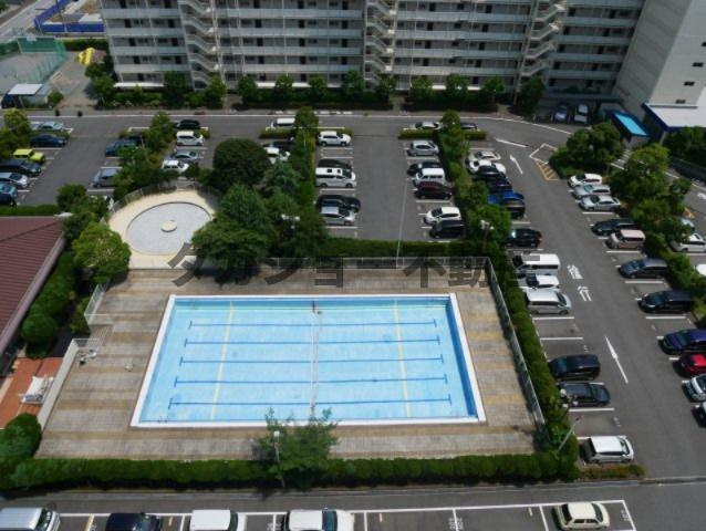 東建検見川マンションB棟のその他共用部分|敷地内にはプールが御座います!