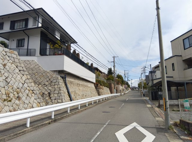 芦屋市朝日ケ丘町・一戸建の前面道路含む現地写真|朝日ヶ丘バス停より徒歩1分