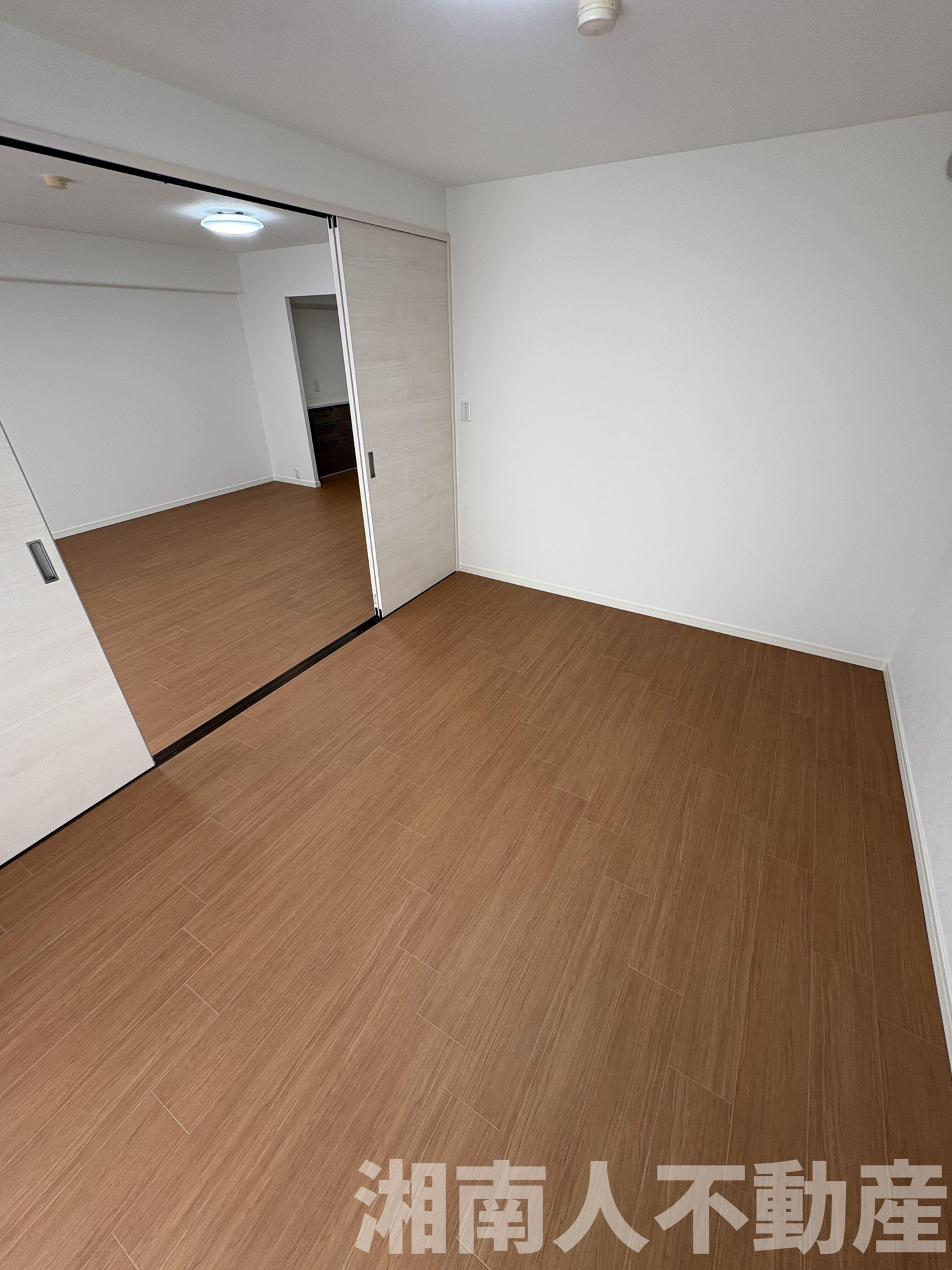 内装リフォーム済み！　パレ平塚すみれ平四番館の洋室|個人の部屋や寝室として使える洋室です