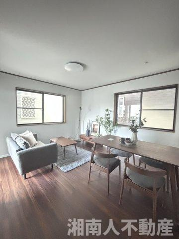 茅ヶ崎市中島　中古戸建の居間・リビング|こちらの居間で趣味の時間をお楽しみください