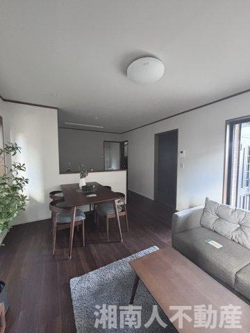 茅ヶ崎市中島　中古戸建の居間・リビング|ゆったり過ごせる居間です