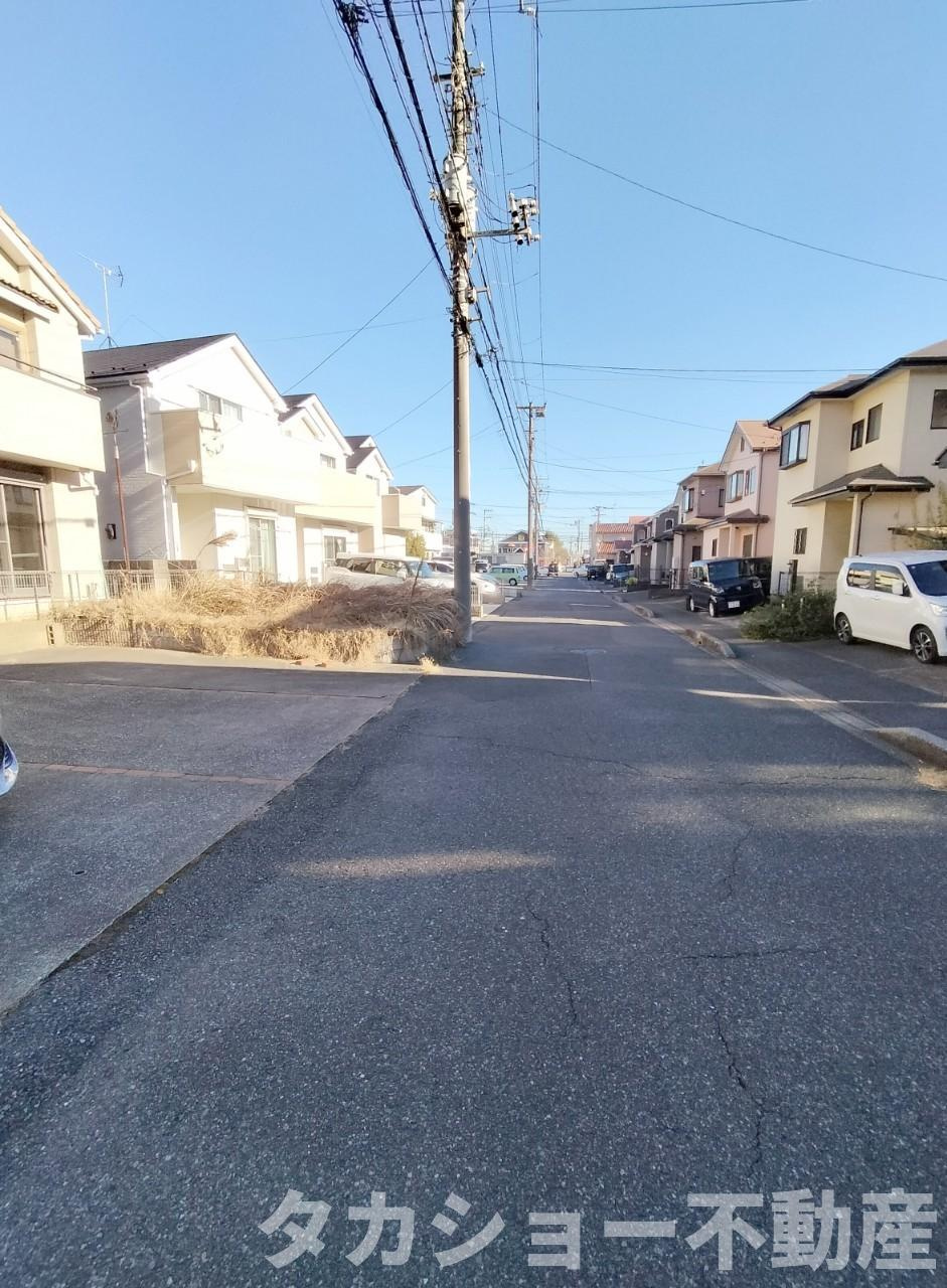 市原市五所　中古戸建（二世帯住宅）の前面道路含む現地写真